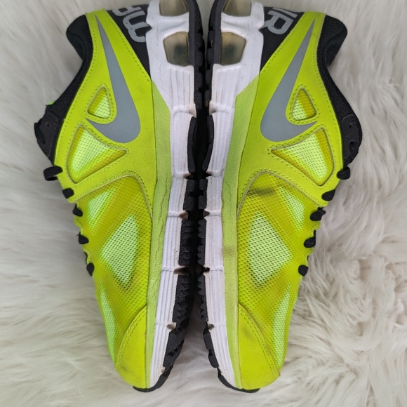 Nike MaxRun Lite 4 running shoes, Youth size 7, yellow - Picture 6 of 10